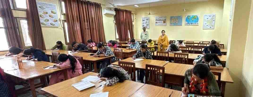 यूनिवर्सिटी सेंटर फॉर इंडियन नॉलेज सिस्टम (यू.सी.आई.के.एस.) की ओर से ‘आधुनिक काल में भारतीय पारंपरिक ज्ञान की प्रासंगिकता’ विषय पर विश्वविद्यालय स्तरीय निबंध लेखन प्रतियोगिता का आयोजन किया गया।