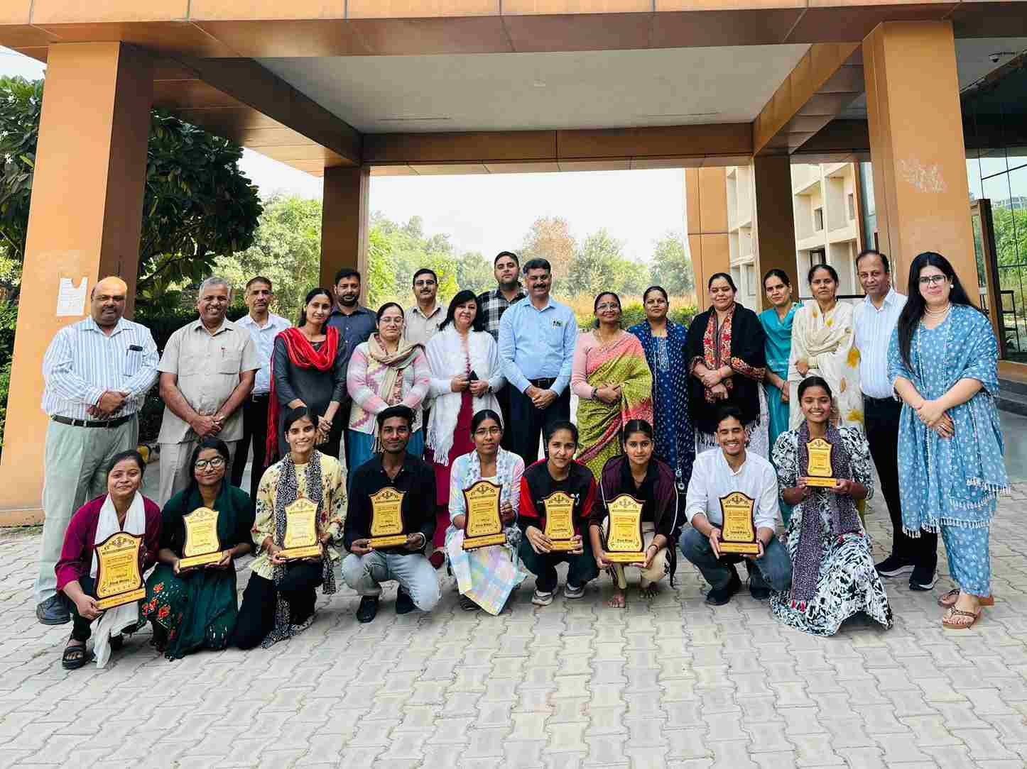 क्षेत्रीय युवा समारोह में उत्कृष्ट प्रदर्शन करने वालों को किया सम्मानित