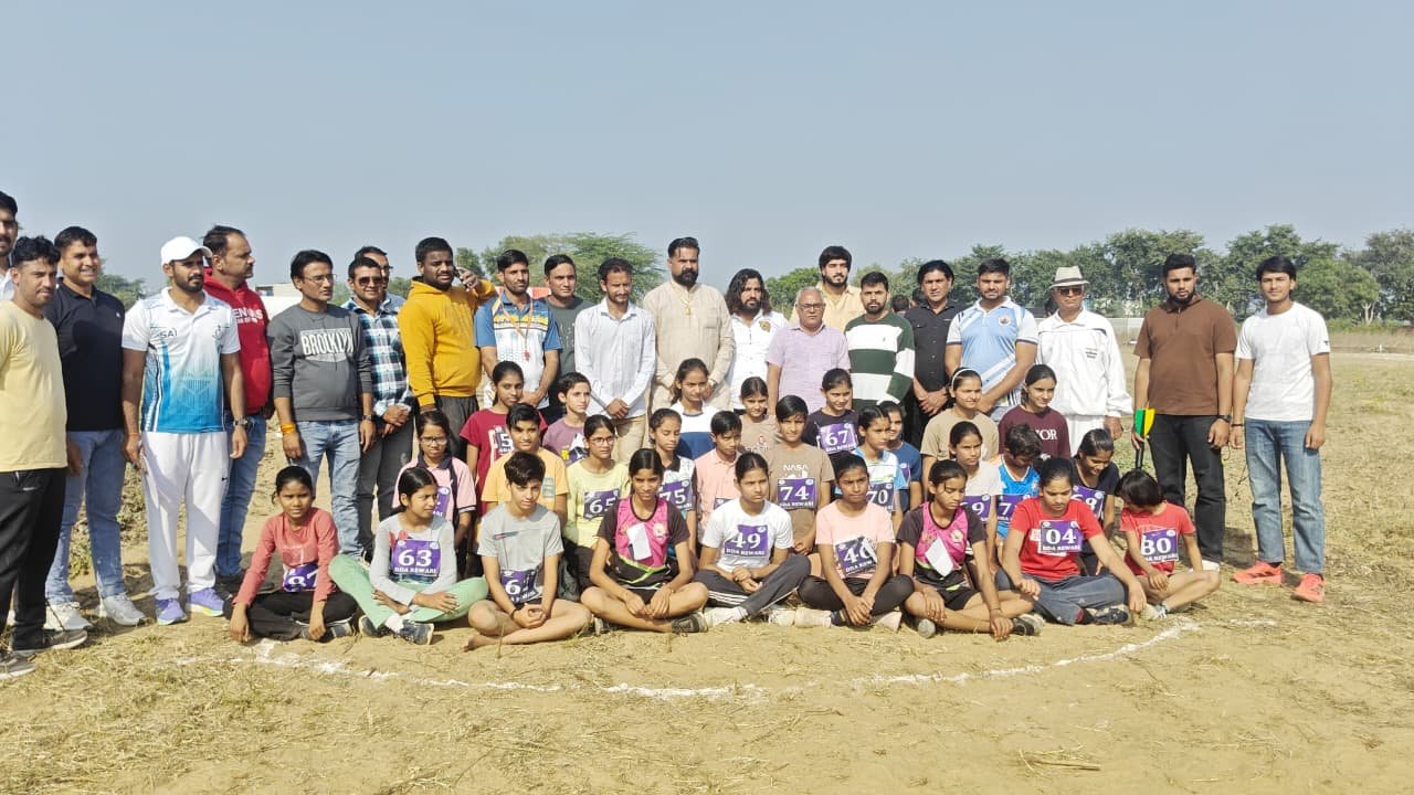 धारूहेड़ा: विजेताओ को सम्मानित करते हुए मुख्य अतिथि