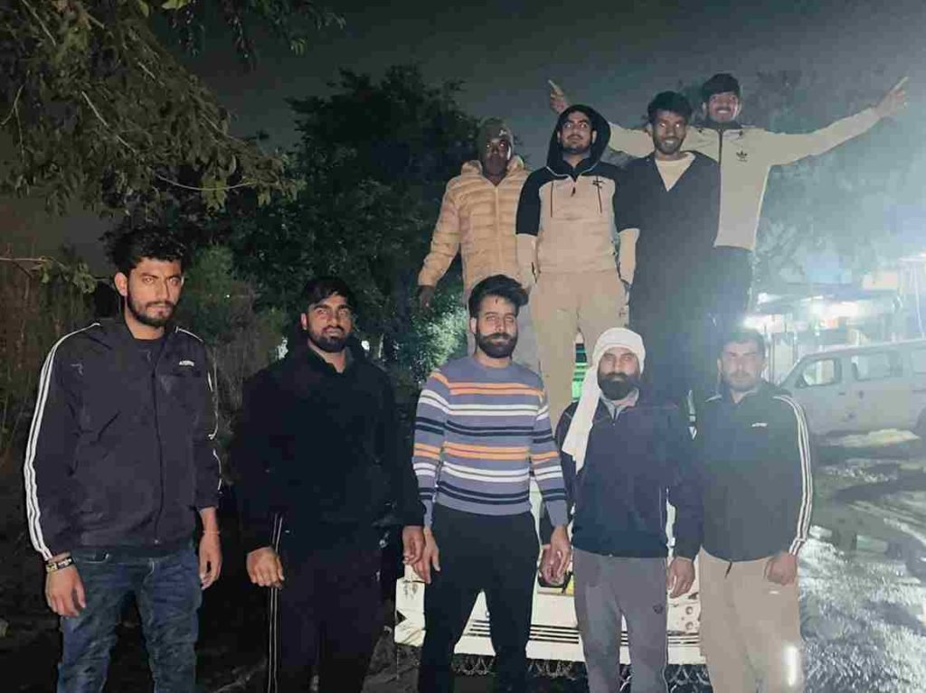 गौतस्करों ने चलती पिकअप से 5 गोंवशों को फैंका, जानिए कैसे चढे हत्थे