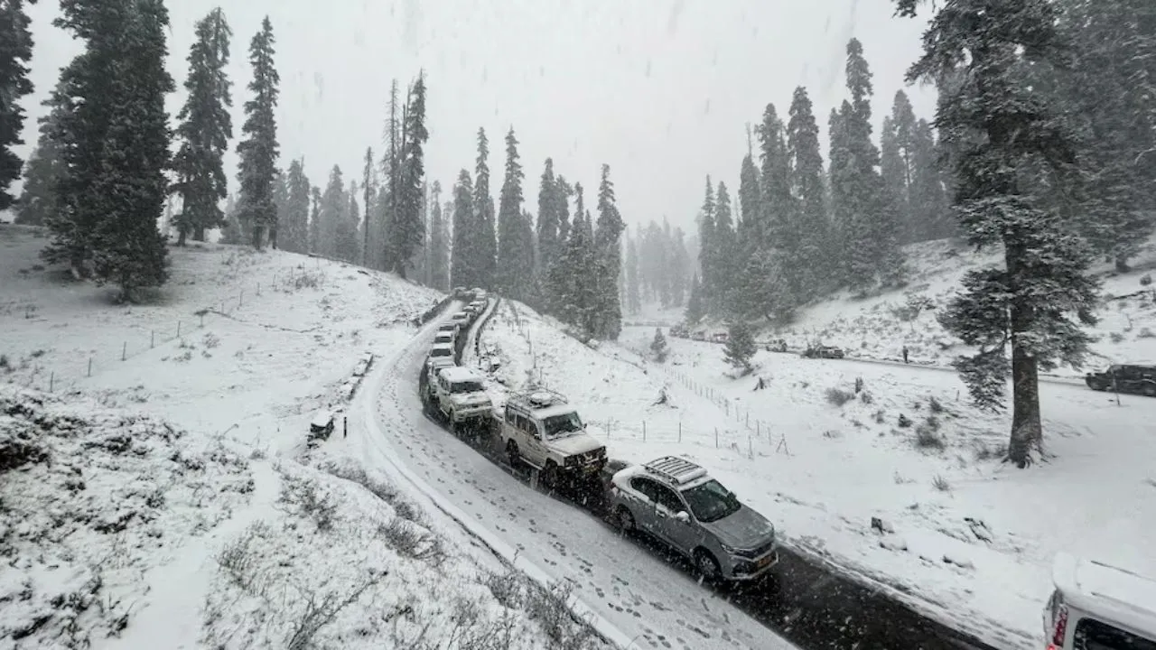 Today Weather: उत्तर भारत में ठंड का ‘डबल अटैक’! तेज हवाओं के साथ बारिश और बर्फबारी की एंट्री!