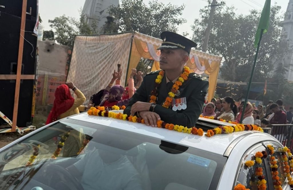 Breaking News: लेफ्टिनेंट बनकर रेवाड़ी पहुंचे बादल यादव का हुआ भव्य स्वागत, ग्रामीण बोले जिले का नाम किया रोशन