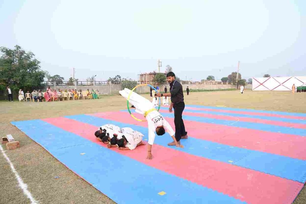 Haryana News: कार्मल कान्वेंट स्कूल धारूहेड़ा के वार्षिक खेल दिवस पर बच्चों ने रंगारंग प्रस्तुति, देखें फोटोज