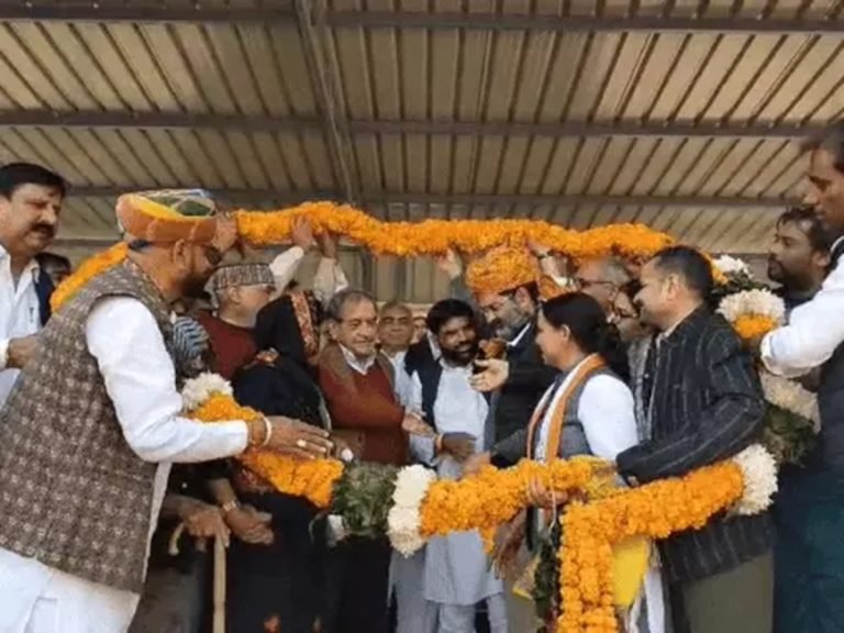 Haryana Political News: रेवाड़ी में कांग्रेस की सद्भाव यात्रा के पहले दिन खुली गुटबाजी,  गैरहाजिरी से बढ़ी सियासी हलचल