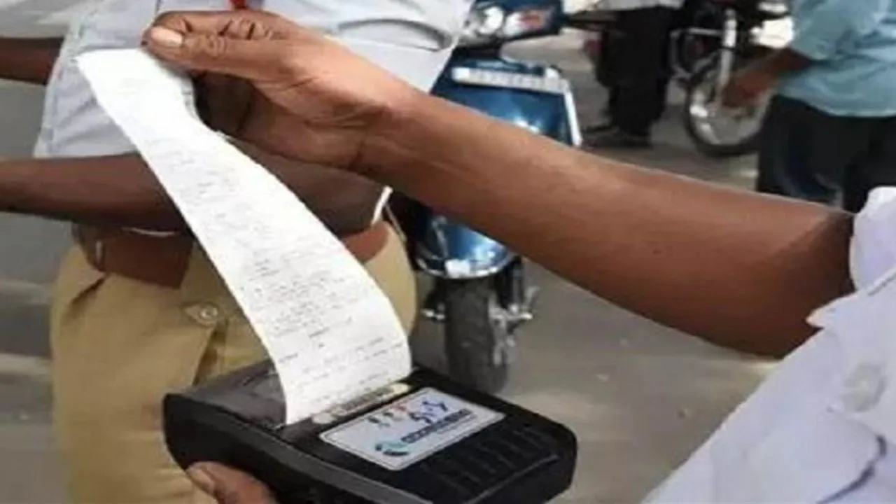 Rewari में रोड किनारे खड़े वाहनों और ब्लैक फिल्म लगे वाहनों पर यातायात पुलिस का सख्त कार्रवाई का शिकंजा