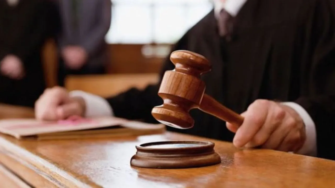 Rewari में कंपनी के बिस्कुट में मक्खी मिलने पर जिला उपभोक्ता न्यायालय ने लगाया 2,500 रुपये का भारी जुर्माना