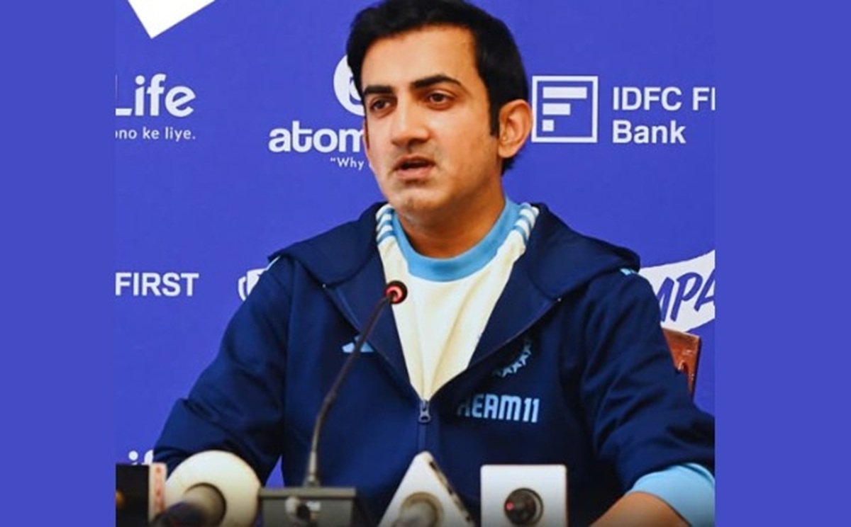 साउथ अफ्रीका के खिलाफ घरेलू टेस्ट सीरीज में मिली करारी हार के बाद भारतीय टीम के रेड बॉल कोच गौतम गंभीर की भूमिका पर सवाल खड़े हो गए हैं।