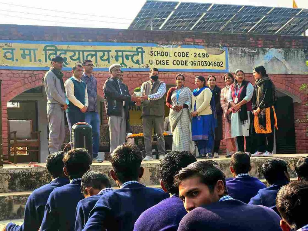 हेडमास्टर कलेक्टर सिंह चौहान की 5 वीं पुण्य तिथि पर मूँदी में हुआ प्रतिभा सम्मान कार्यक्रम 