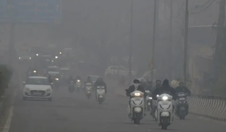 Haryana Weather: हरियाणा के 8 जिलों में कोहरे का असर बढ़ा, सरकार ने जारी किया अलर्ट, यात्रियों को सतर्क रहने की दी चेतावनी