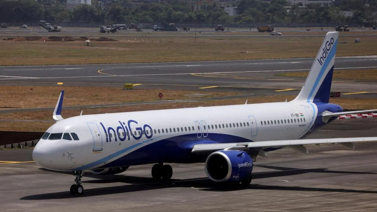 IndiGo की उड़ानों में अचानक देरी क्यों? यात्रियों को मिला चौंकाने वाला संकेत!
