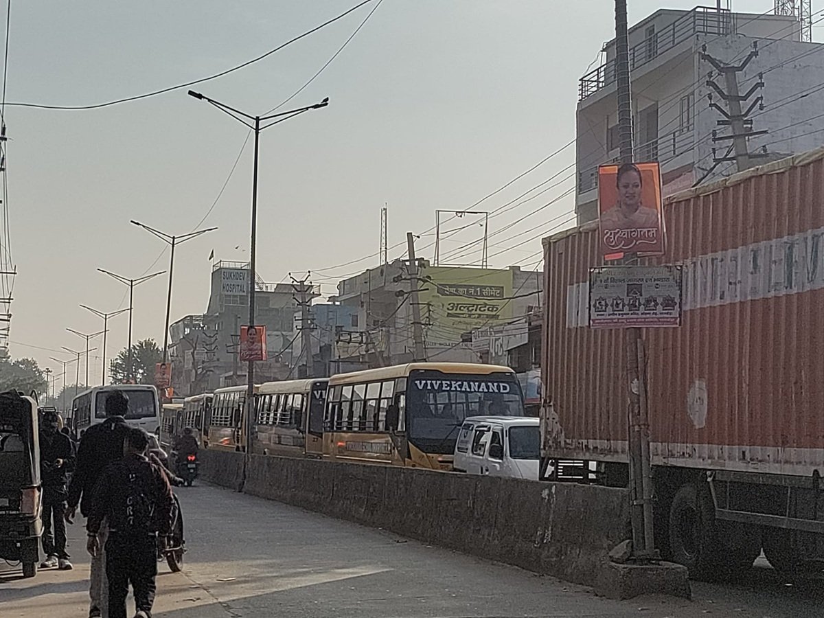 धारूहेड़ा में अतिक्रमण से बिगड़ी यातायात व्यवस्था, रोजाना लग रहा जाम