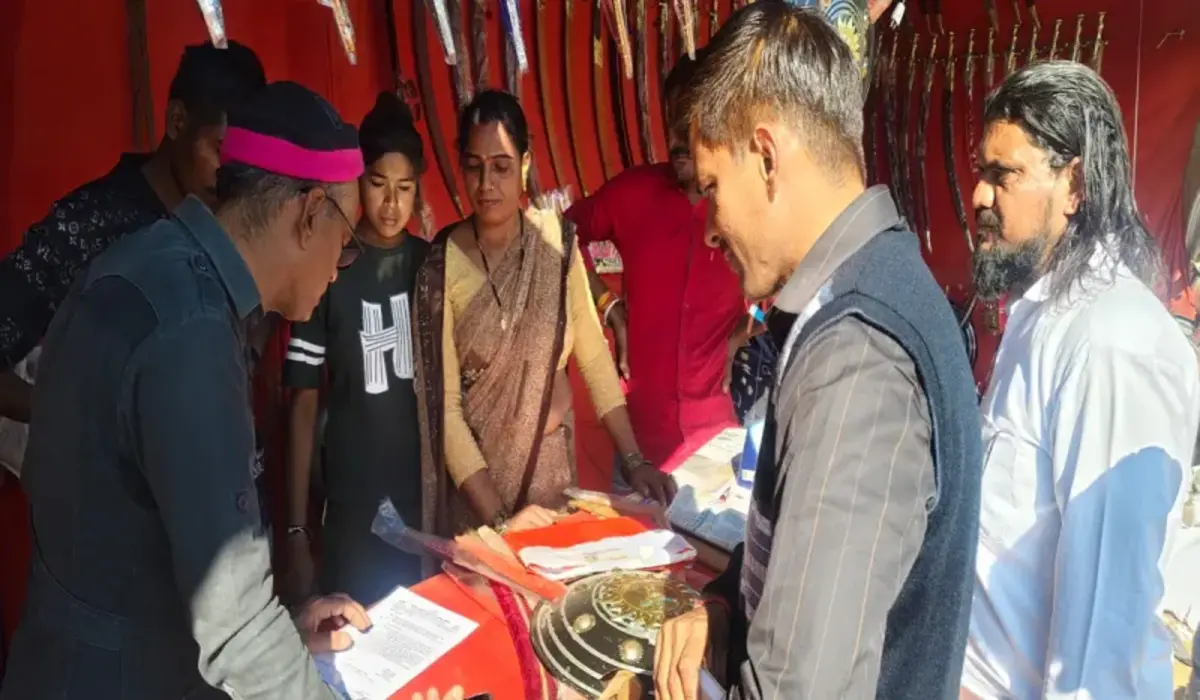 Khatu Shyam Ji: खाटूश्यामजी में सजावटी दुकानें बन रही हथियारों की अड्डा, पुलिस-सीआईडी ने की सख्त कार्रवाई शुरू