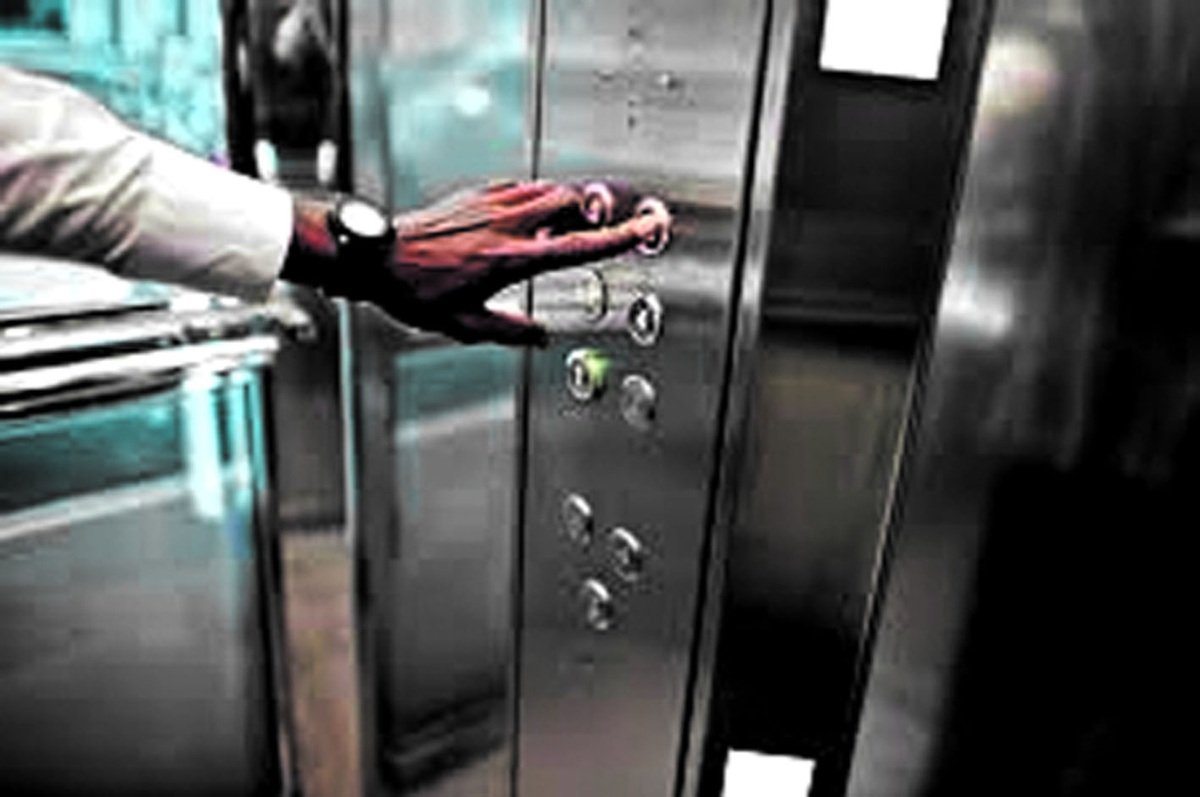 बहुमंजिला इमारतों की लिफ्टों में खामियां