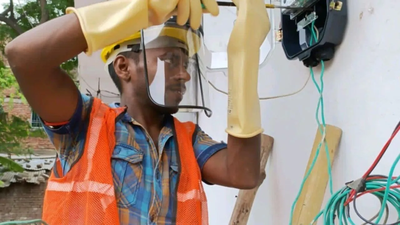 Smart Meter: रविवार आखिरी मौका! स्मार्ट मीटर यूजर्स का बकाया रहा तो सोमवार से बिजली बंद