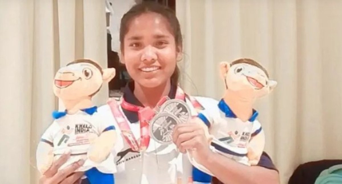 प्रयागराज के चुंगी परेड क्षेत्र की झुग्गी में रहने वाली नंदनी बंसल ने मेहनत और संघर्ष की ऐसी मिसाल पेश की है, जो पूरे प्रदेश के लिए प्रेरणा बन गई है।