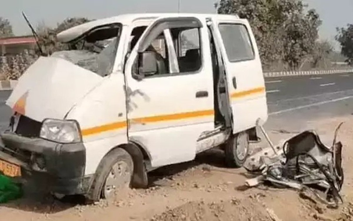 दिल्ली- जयपुर हाईवे पर रेवाड़ी में बडा हादसा: कार के परख्च्चे उडे, चालक की कैसी बची जान