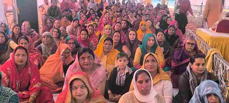 श्री मद भागवत सेवा समिति धारूहेड़ा एवं लड्डू गोपाल परिवार की ओर से आयोजित श्रीराम कथा में बुधवार को भारी भीड उमडी