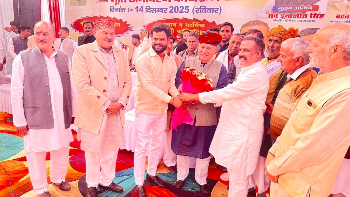 गांव बाम्बड़ में कुड़ियाराम यादव की प्रतिमा का अनावरण, केंद्रीय मंत्री राव इंद्रजीत सिंह रहे मौजूद