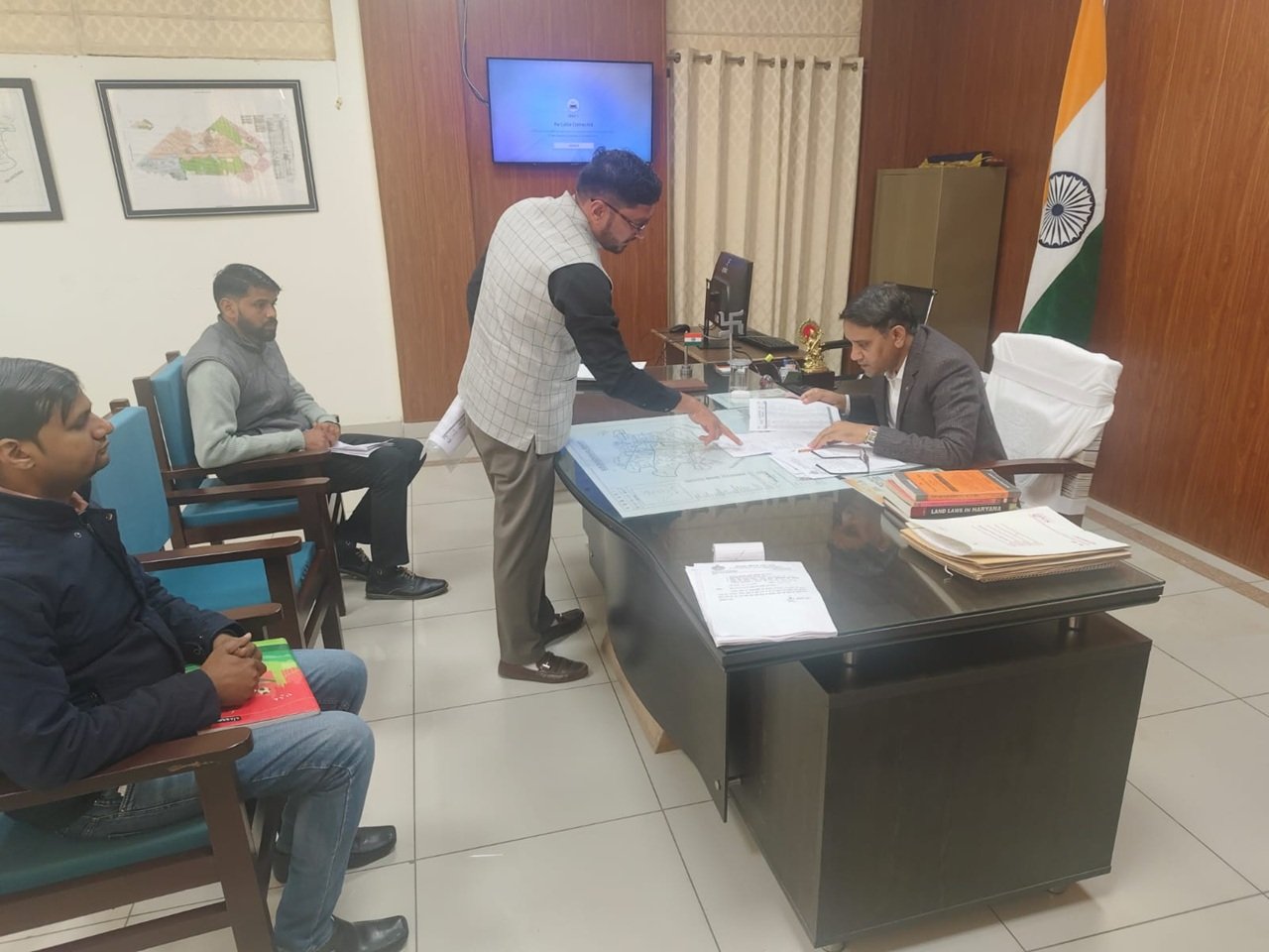 एसडीएम बावल ने ली सीएससी सेंटर संचालकों की बैठक, चेतावनी के साथ ​दिए ये आदेश