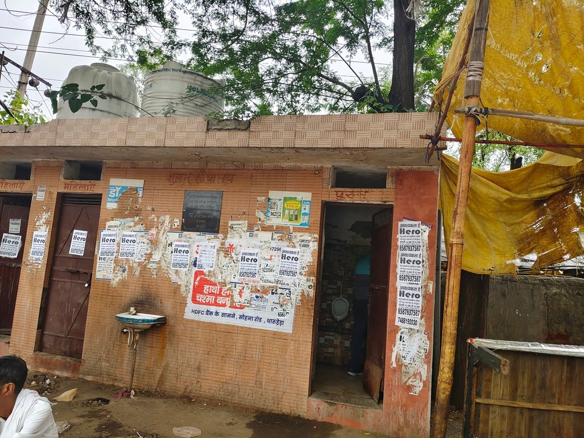 धारूहेड़ा: भगत सिंह चौक पर महिला शौचालय पर लगा ताला