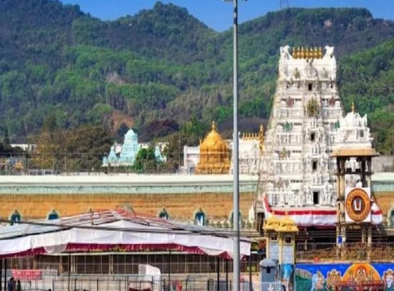 श्री वेंकटेश्वर स्वामी मंदिर में CM Nayab Saini ने की पूजा-अर्चना,  वैकुंठ एकादशी पर पहुंचें कुरूक्षेत्र