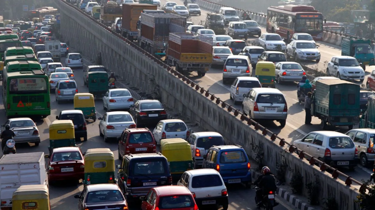 Delhi News: प्रदूषण नियंत्रण के लिए कड़े कदम, क्या आम जनता के लिए कठिनाई पैदा करेंगे?