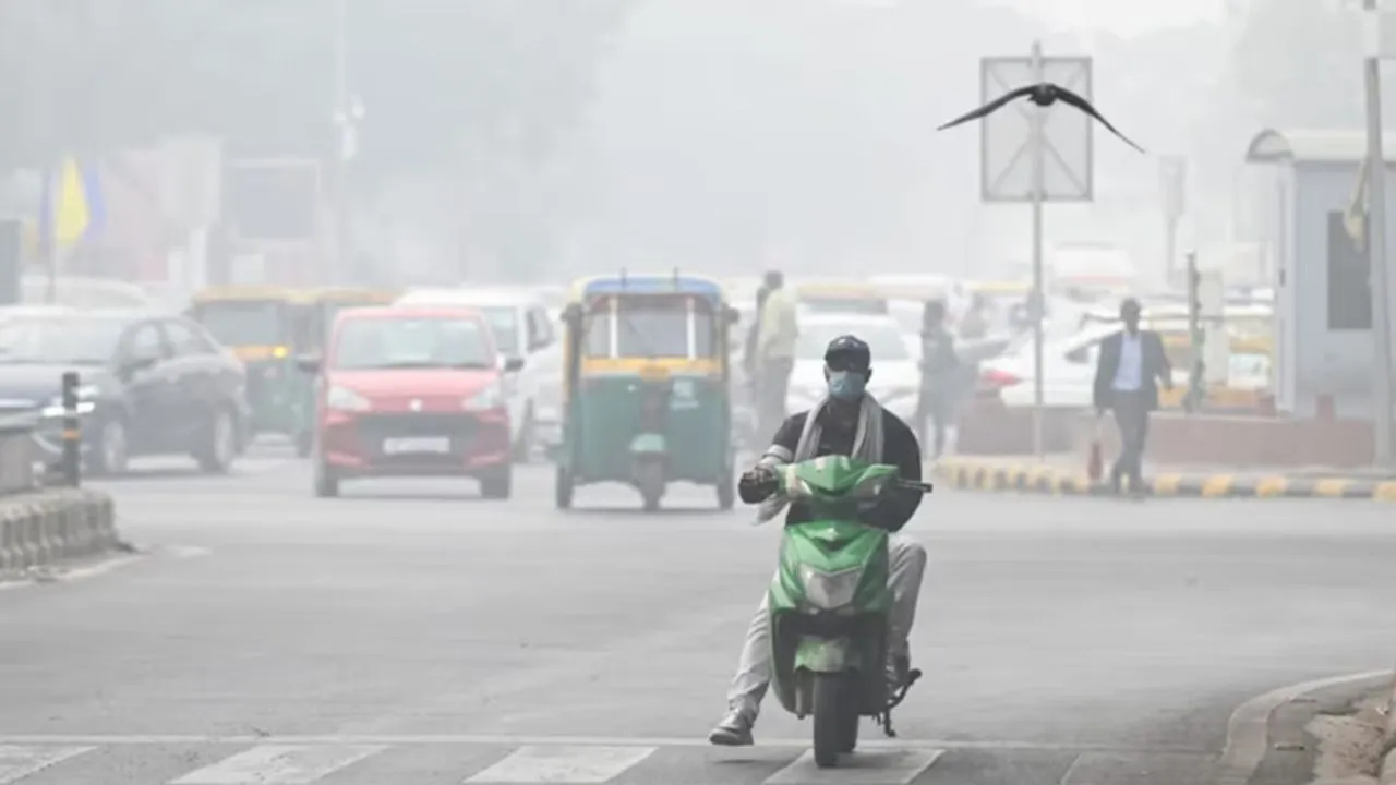 Weather Update: घना कोहरा तीसरे दिन भी बरकरार, दिल्ली-हरियाणा-पंजाब में सड़क, रेल और हवाई सेवाएं प्रभावित