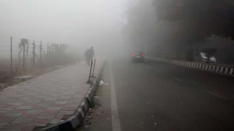 Delhi Weather:  ठंड, कोहरा  ने बढ़ाई टेंशन, दिल्ली-NCR से लेकर पहाड़ों तक बदलेगा इस दिन मौसम