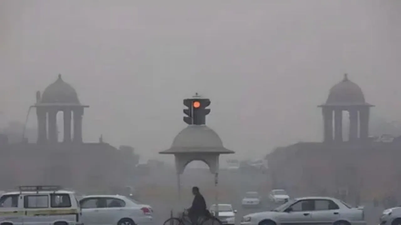 Delhi Weather: कोहरा और बढ़ता प्रदूषण, क्या दिल्ली के लोग सांस लेने में कठिनाई महसूस करेंगे?