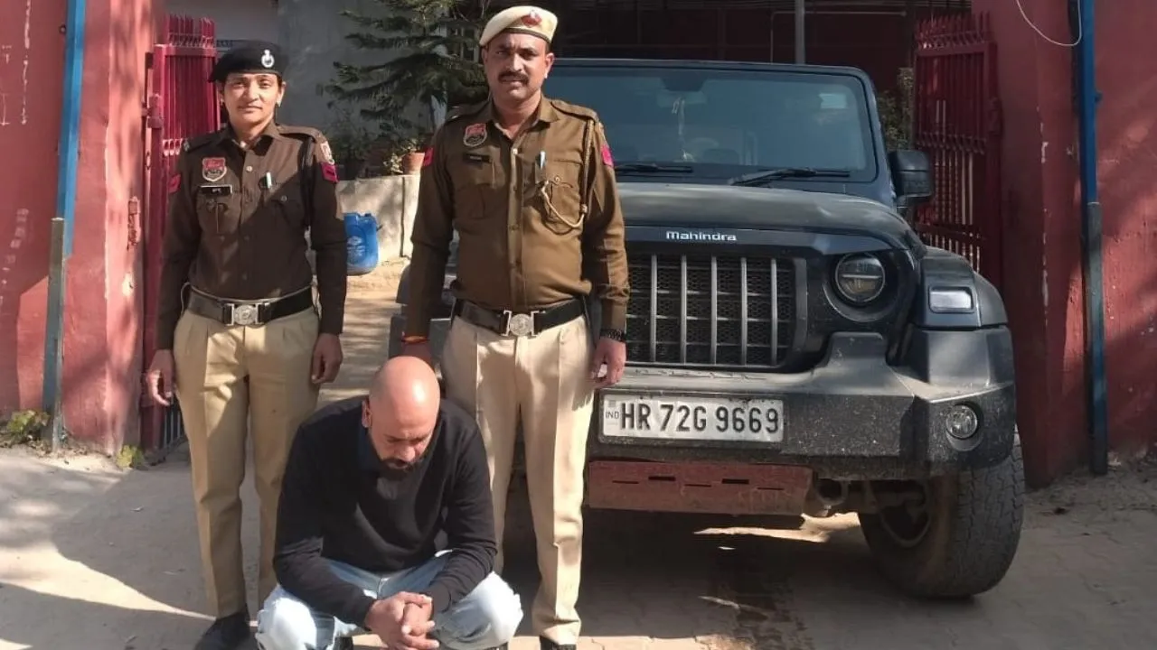 Gurugram: भोंडसी टोल प्लाजा पर भयानक सड़क हादसा! तेज रफ्तार थार ने फिगो को पलट दिया, ड्राइवर घायल