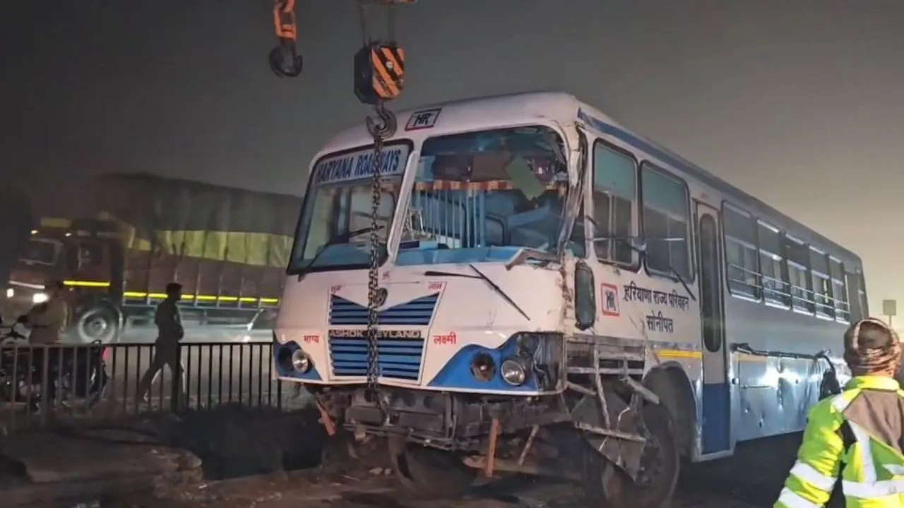 Haryana News: नेशनल हाईवे सर्विस रोड पर अफरा-तफरी, करनाल में रोडवेज बस हादसा