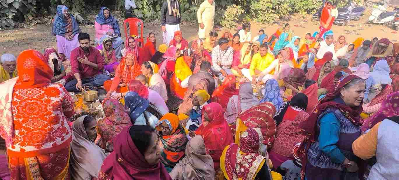 श्री राम कथा के समापन पर पूर्ण आहुति से हवन आयोजित