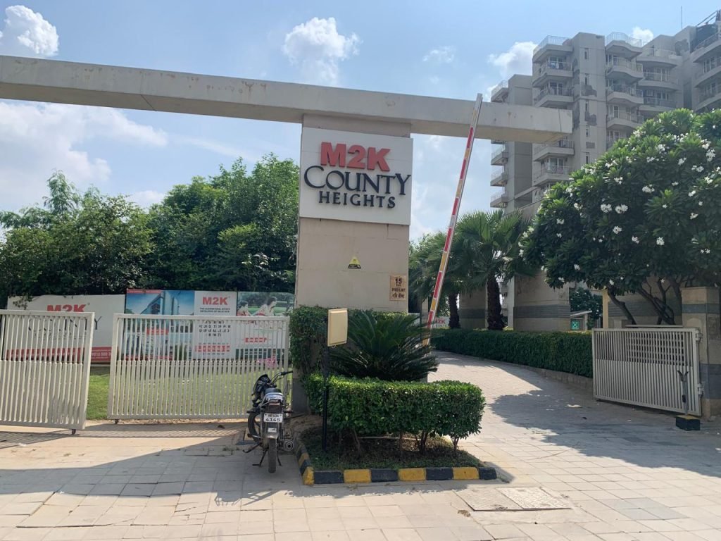 42 मिनट तक लिफ्ट में अटकी रहीं आठ लोगों की सांसें, जानिए कैसी मिली राहत 1 M2K County Heights Society