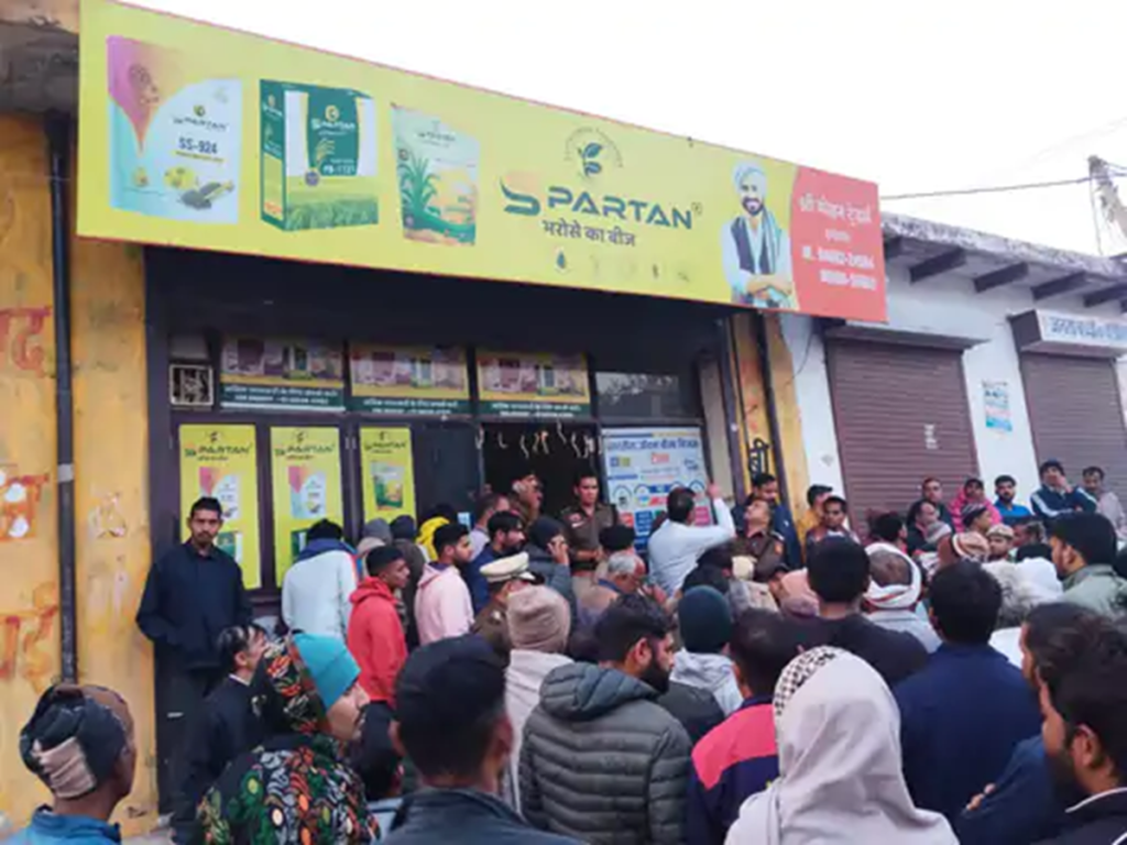 हरियाणा के रेवाड़ी जिले में मंगलवार शाम उस समय सनसनी फैल गई, जब गांव भाला में एक दुकानदार की गोली मारकर हत्या कर दी गई।