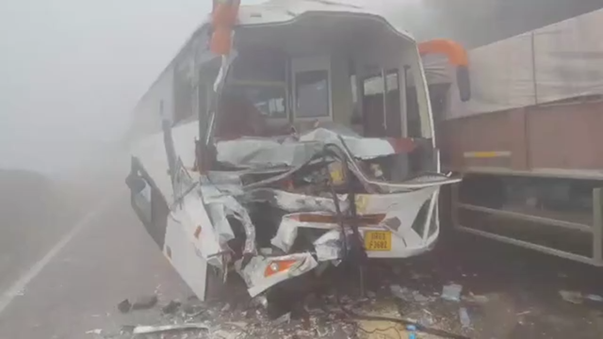 हरियाणा में कोहरे का कहर: रेवाडी, नोएडा कई जगह वाहन टकराए