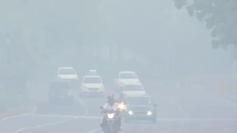 Delhi Pollution: दिल्ली की हवा अब भी जहरीली! गाज़ियाबाद सबसे खराब, नोएडा, गुरुग्राम समेत कई शहरों में बढ़ा प्रदूषण