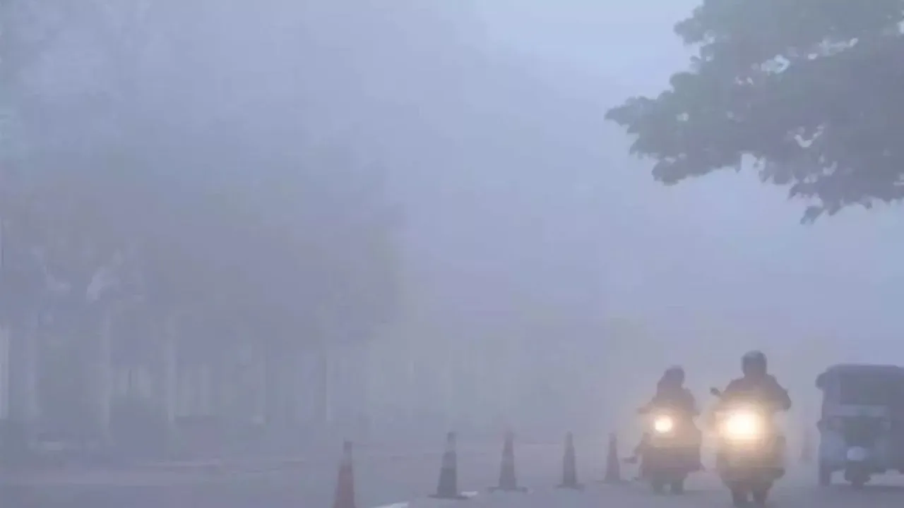 Delhi Weather: दिल्ली और नोएडा में वायु प्रदूषण चरम पर, AQI 398 ने बढ़ाई चिंता