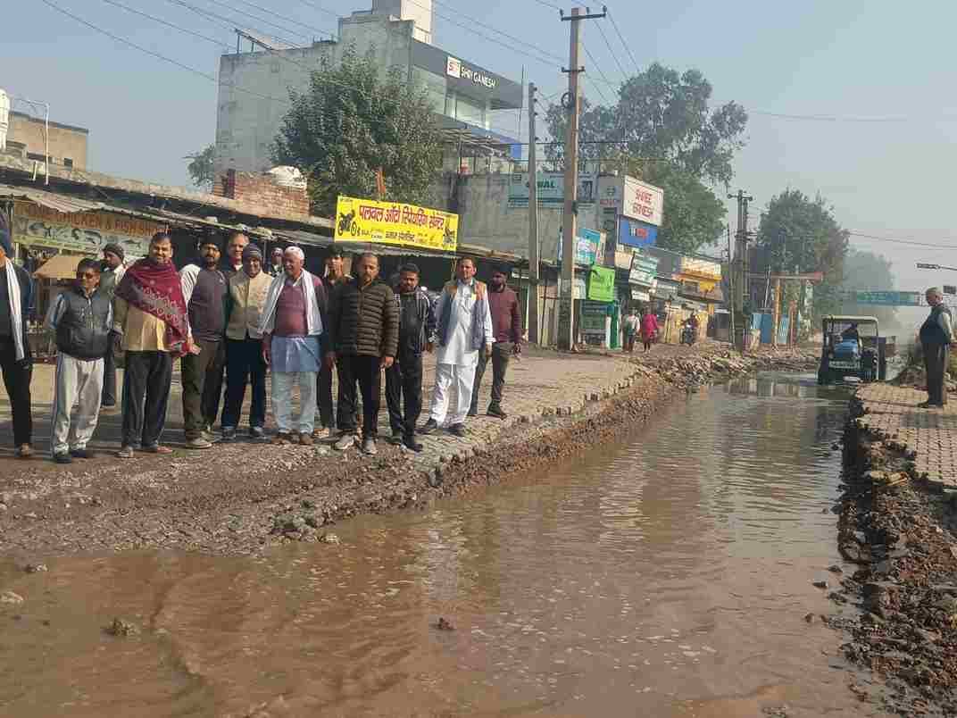 Breaking News: बिना बारिश भिवाड़ी से धारूहेड़ा पहुंच रहा काला पानी, सेक्टरवासियों ने रैंप पर पहुंचकर की नारेबाजी
