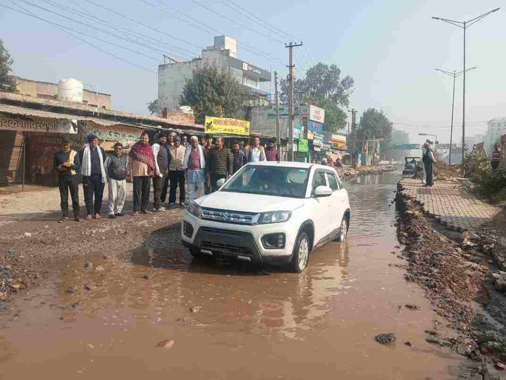 Breaking News: बिना बारिश भिवाड़ी से धारूहेड़ा पहुंच रहा काला पानी, सेक्टरवासियों ने रैंप पर पहुंचकर की नारेबाजी