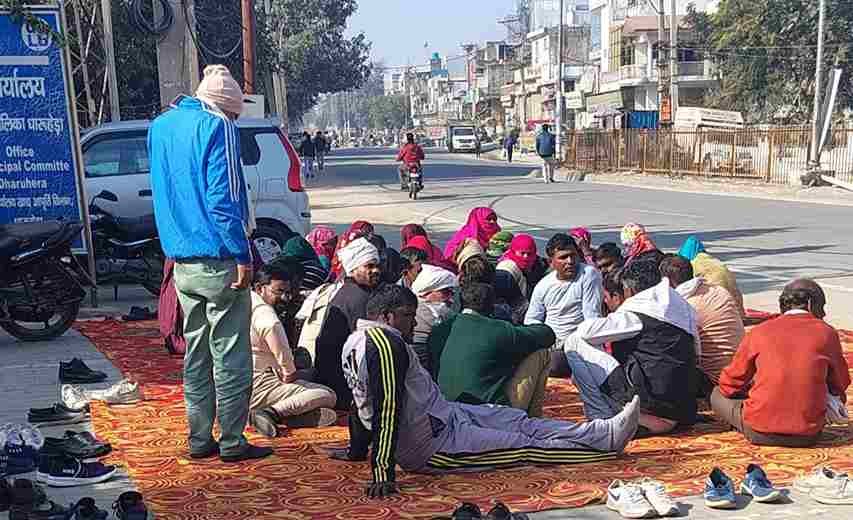 जैसे ही शुरू हुए नारे, वही पहुंच गई पुलिस, जानिए फिर क्या हुआ