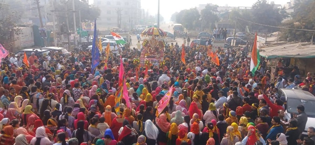 धारूहेड़ा भिवाड़ी से तावडू तक निकली 3131 फुट लंबी श्याम निशान पदयात्रा, गूंजे जय श्री श्याम के जयकारे