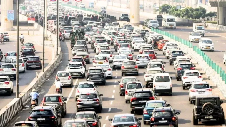 Delhi News: सरकार का बडा फैसला: अब इन गाडियों कोंं नही मिलेगा पेट्रोल