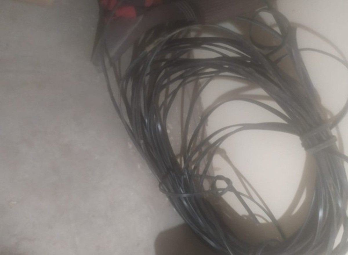 ट्यूबवेल की केबल काटी, आवाज सुनकर भागे चोर