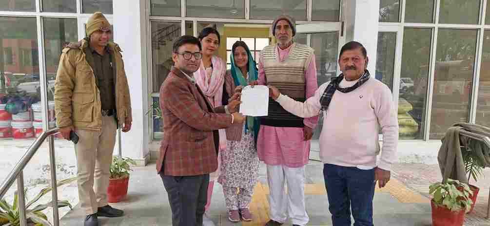 चढूनी ने एसडीएम कोसली को सौंपा ज्ञापन, बकाया भुगतान को लेकर दी चेतावनी