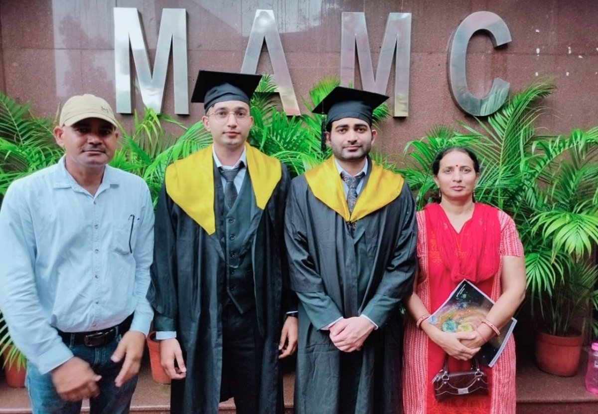 नाहड़ के दो सगे भाइयों ने रचा इतिहास, डीएम तक की यात्रा में निरंतर उत्कृष्टता