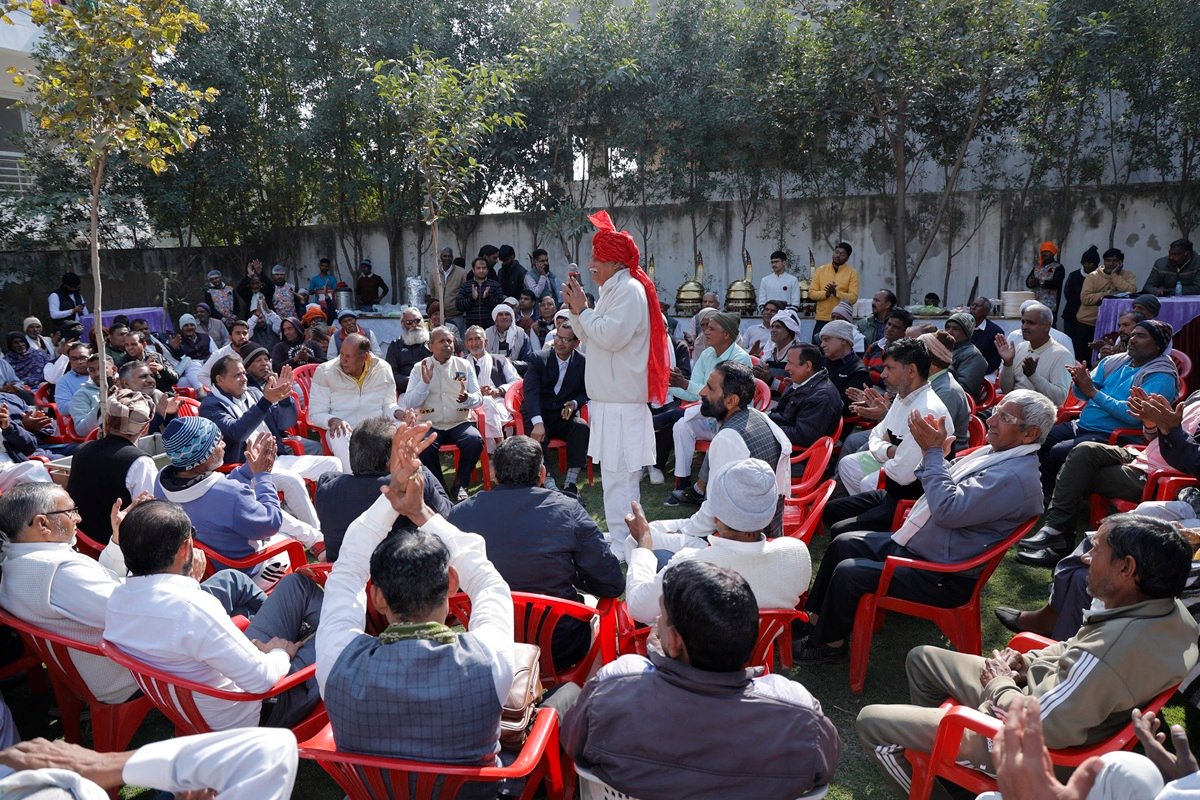 जलयुद्ध नायक एवं रेवाड़ी के पूर्व विधायक रघु यादव ने सनसिटी स्थित अपने आवास पर 77वीं सार्वजातीय जनता पंचायत का आयोजन किया