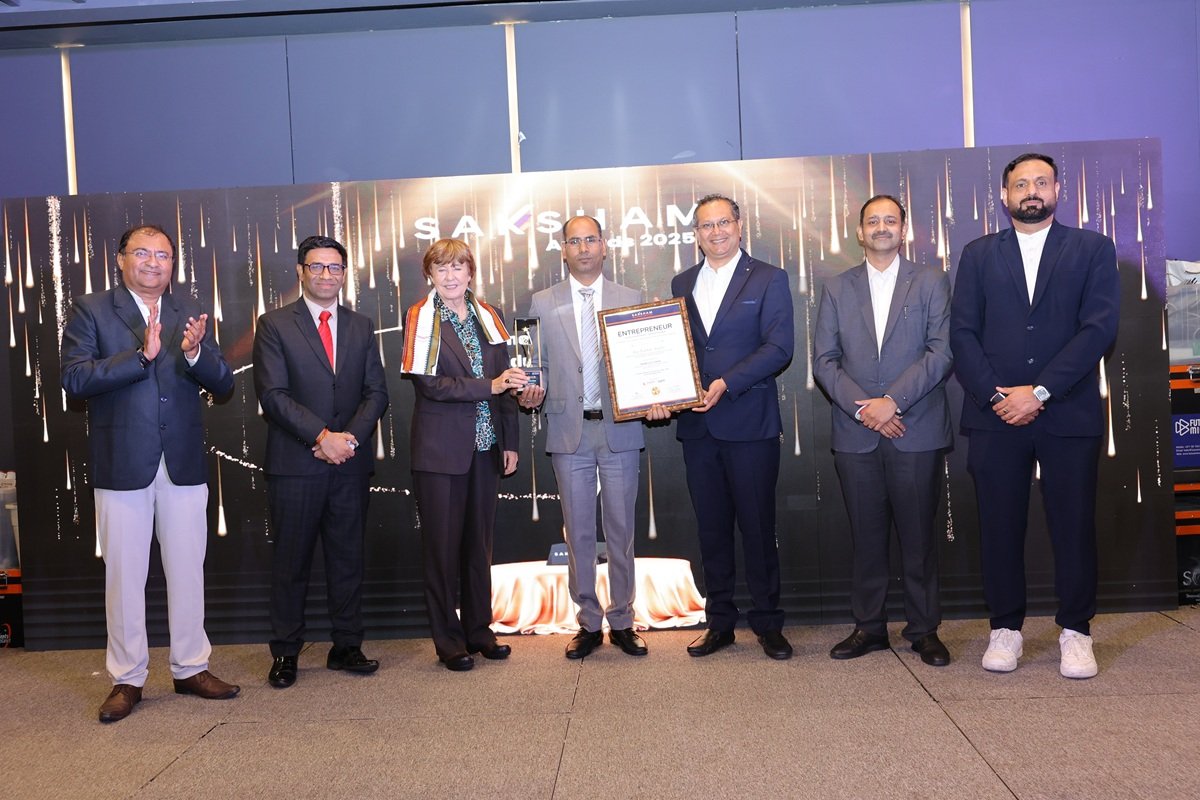 दुबई में आयोजित 'सक्षम समिट 2025' में रेवाड़ी के इस उद्यमी को मिला 'इंटरनेशनल बिजनेस एक्सीलेंस अवॉर्ड', जानिए कौन है वो