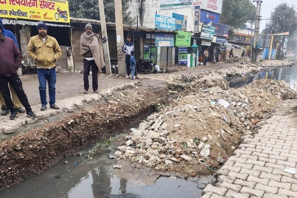 बुधवार को टूटे हुए रैंप का मरम्मत कार्य शुरू