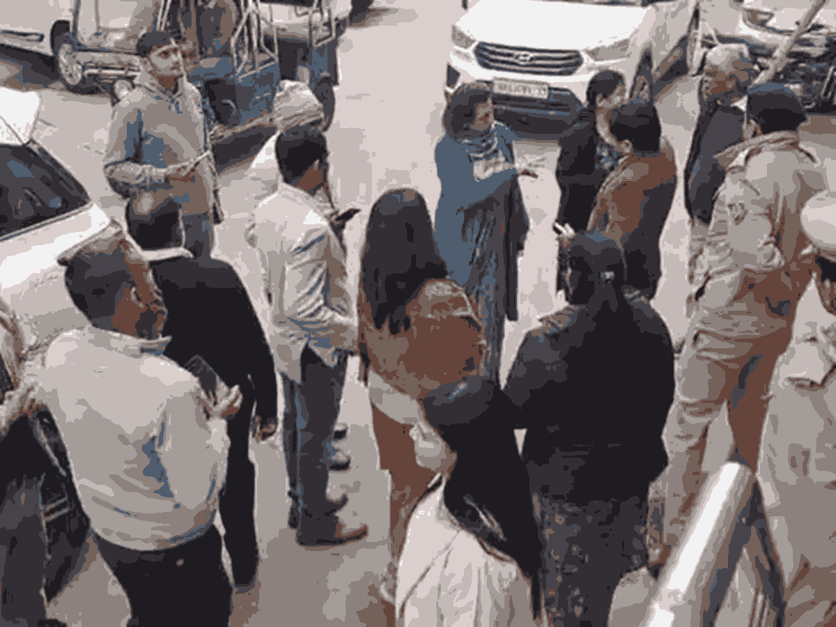 हरियाणा राज्य महिला आयोग की चेयरपर्सन रेनू भाटिया ने मंगलवार को अपने दो दिवसीय रेवाड़ी दौरे के दूसरे दिन जिला मुख्यालय स्थित वन स्टॉप सेंटर का निरीक्षण किया।