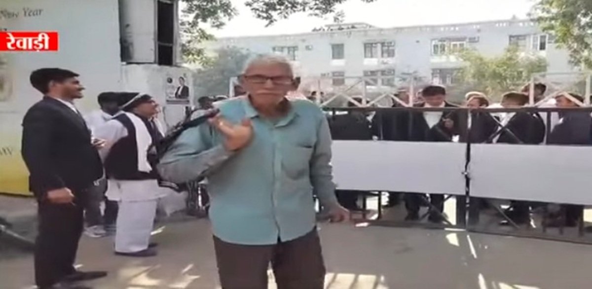 रेवाडी में बडा मामला: कोर्ट गेट को लगाया ताला